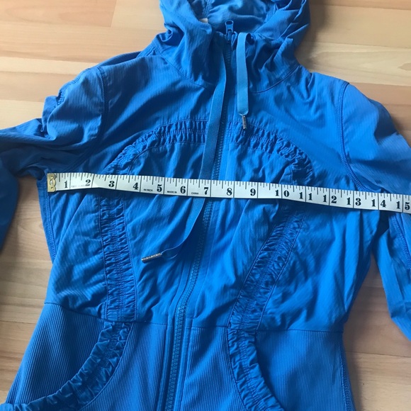Lululemon workout hoodie size 4us - Picture 4 of 7
